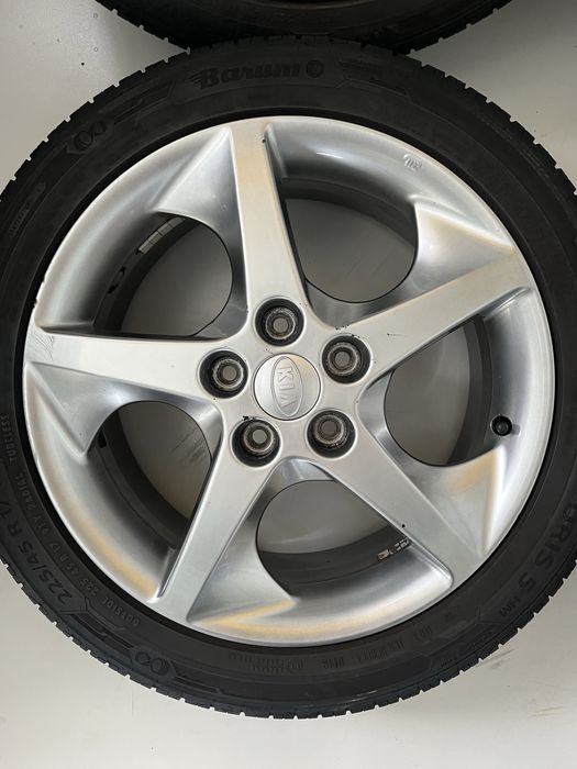 Оригинални джанти 17 цола 5х114,3 за Киа Сийд с летни гуми 225/45/17