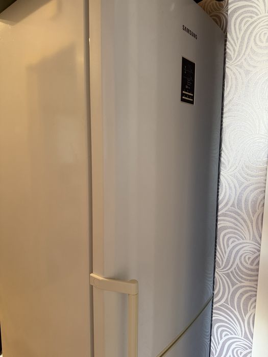 Продам Холодильник Samsung