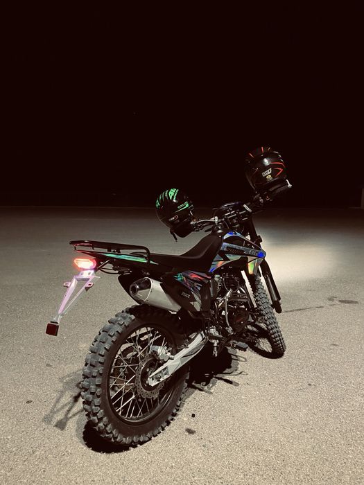 Мотоцикл эндуро.