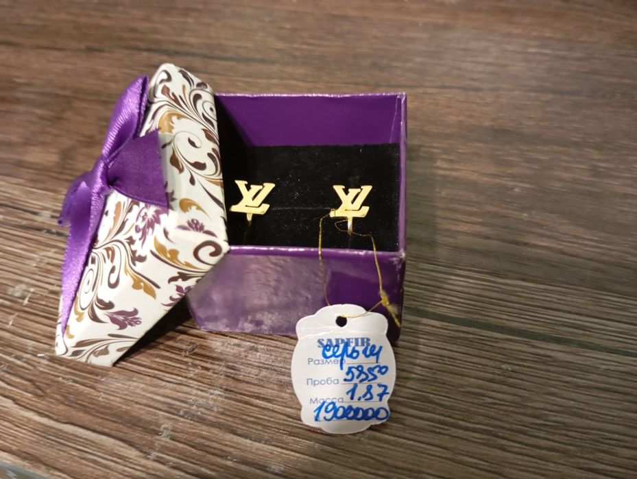 Продаю серьги из золота,585 пробы