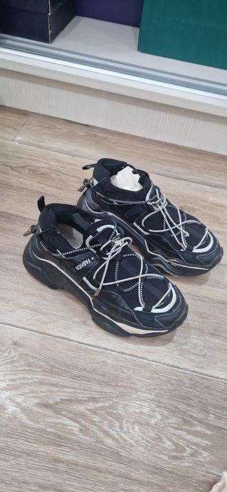 Женская обувь 23.5см