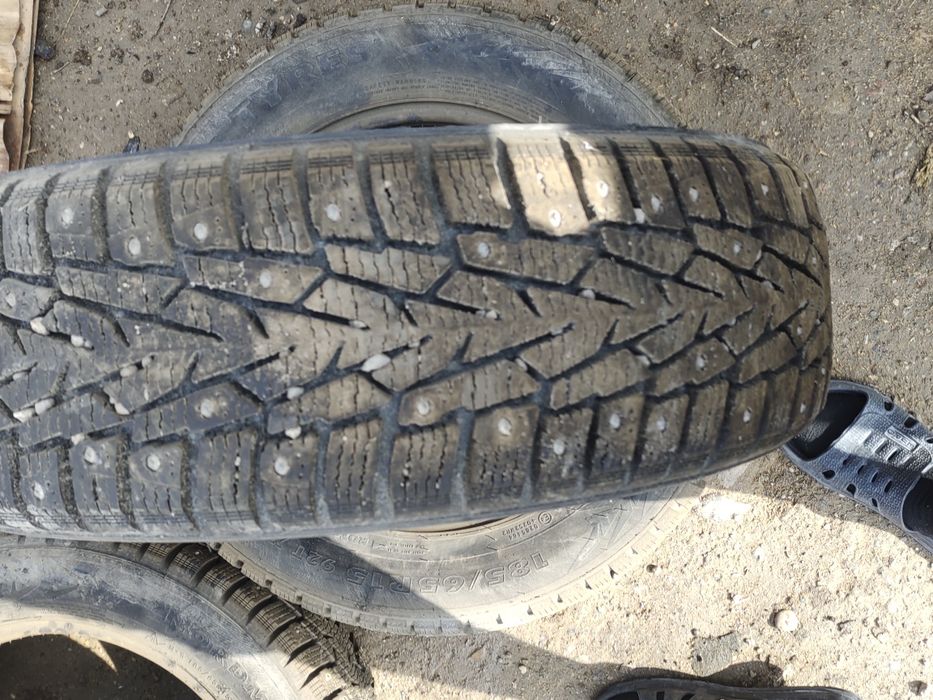 Продам зимне шины срочно