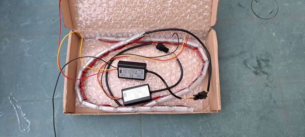 DRL led дневни светлини комбинирани с "бягащ" мигач