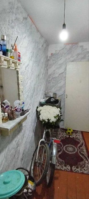 2-хонали квартира сотилади, 42 квадрат, балкон 2х6, Бектемир тумани