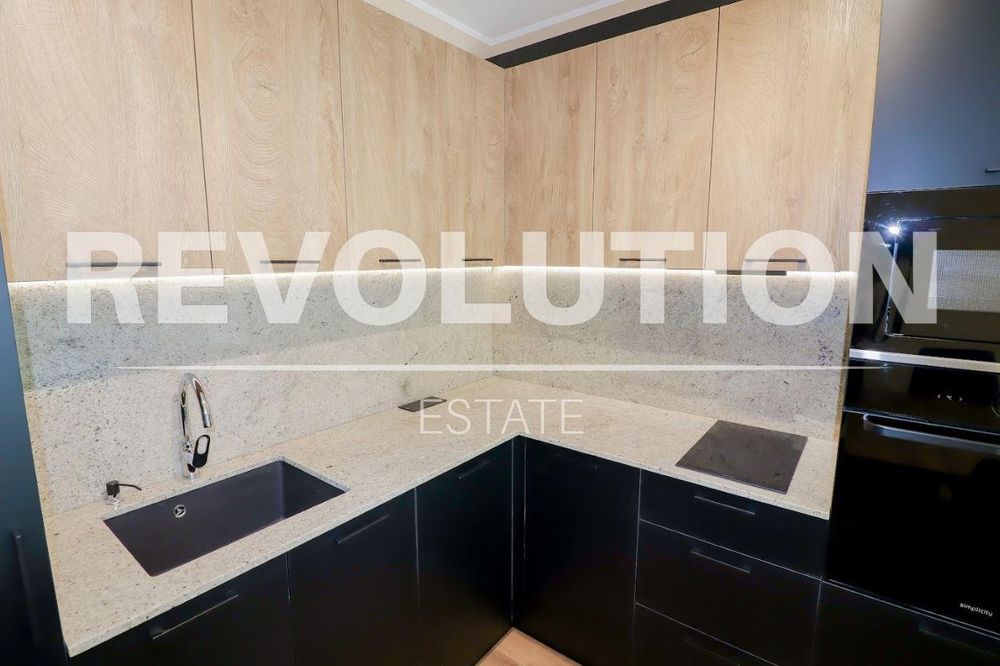 Дава се под наем Тристаен апартамент в Варна, Бриз - 95 кв.м за 1100 € - Снимка #2