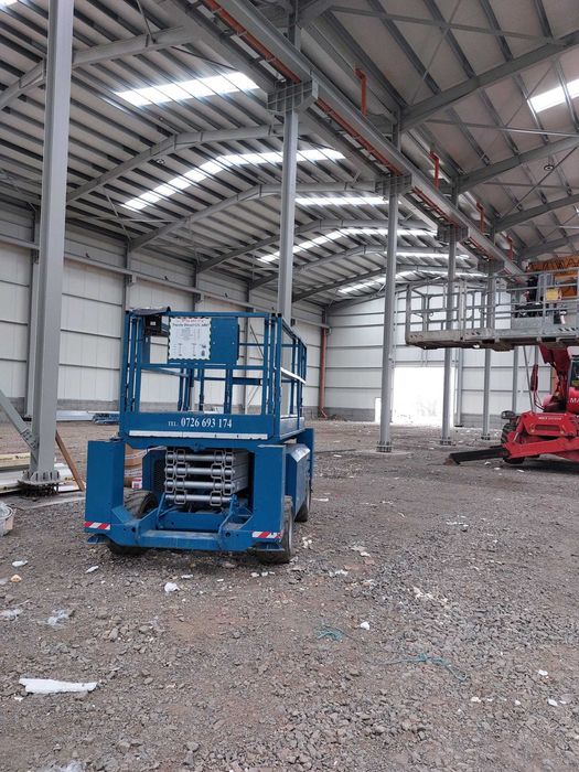 Inchiriez Nacela tip foarfeca 10 m