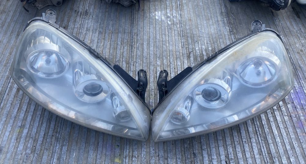 Faruri St/Dr Opel Corssa C Facelift pret 200 lei buc