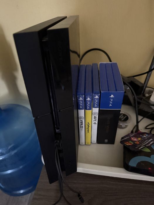 Продам Playstation 4 fat