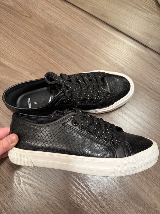 Прдаютмя кеды Bershka