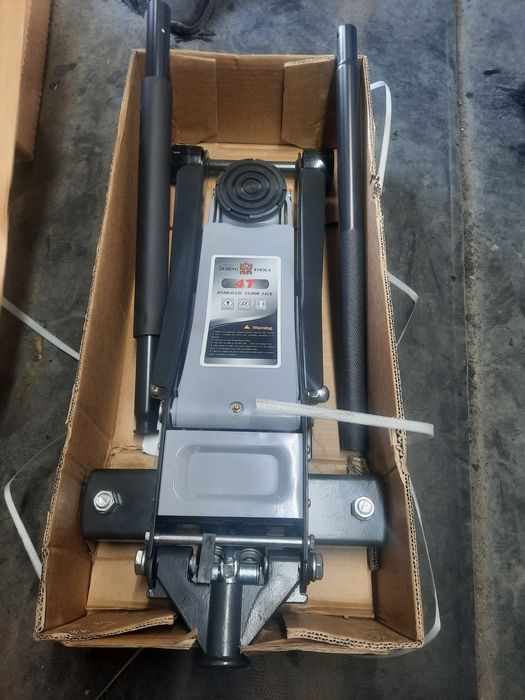 Домкрат новый 4-тонник