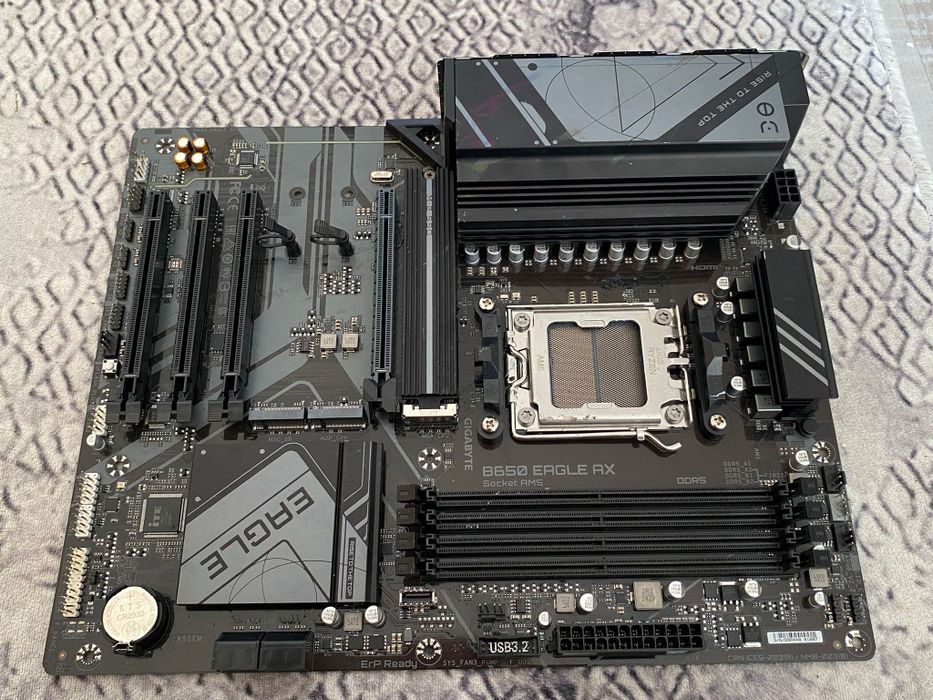 Placa de baza Gigabyte B650 EAGLE AX, AMD B650, Socket AM5, ATX