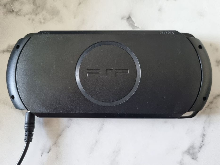 Vând PSP modat cu 51 de jocuri - Preț negociabil