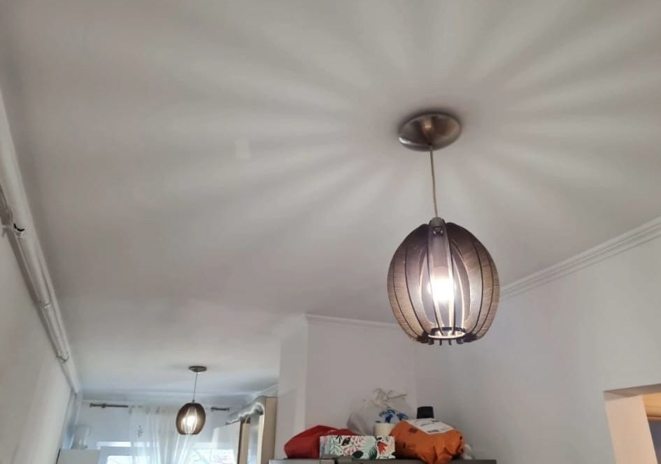 Lustre din lemn maro