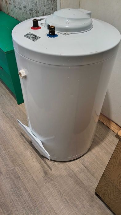 Продавам бойлер Теси 80л,2000W