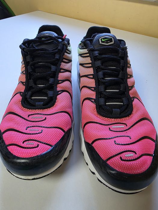 Nike Air Max Plus 38.5 номер
Black Green Strike Flash Crimson White