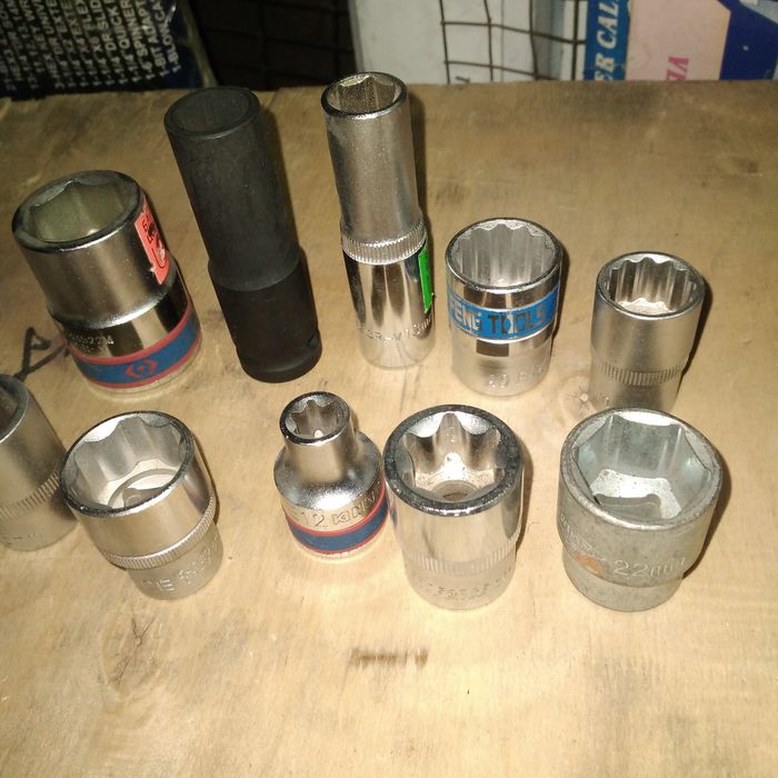 Инструменты разные для ремонта авто и для работы на сто