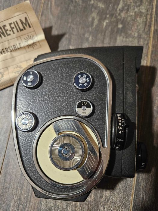 Продавам антикварна камера 8mm Movie Camera Quarz 2M