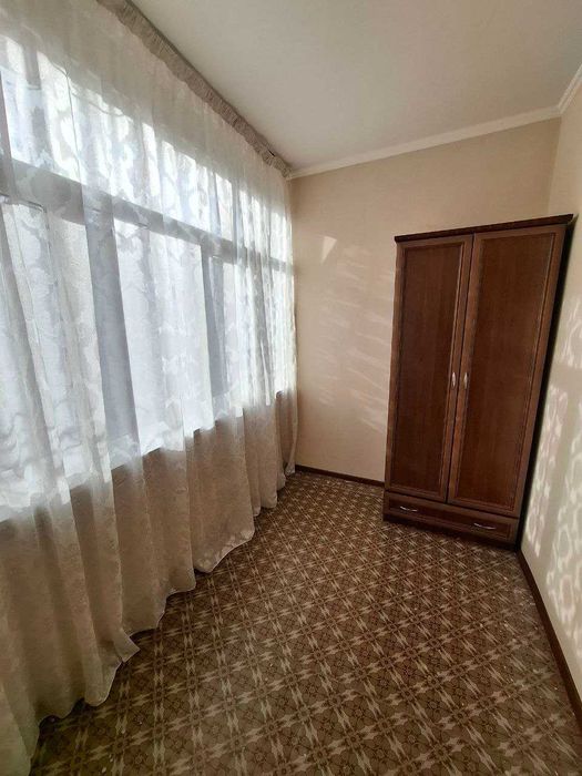Сдается в аренду 1 ная  комнатная квартира на 3м этаже( юнусабад).