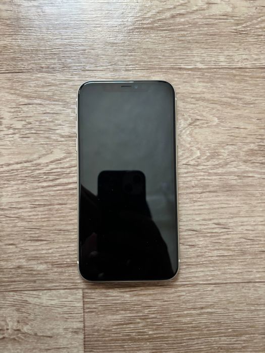 Продам айфон 11 82 акб