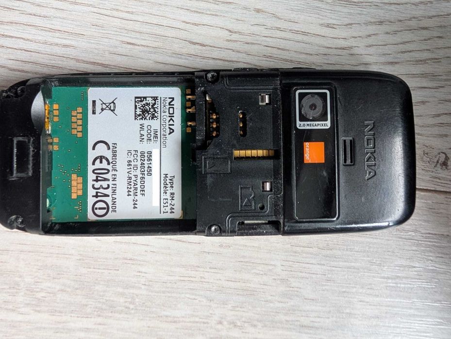 Nokia E51-in cutie, toate accesoriile originale