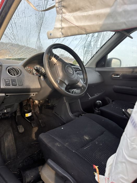 Dezmembrez Suzuki Swift