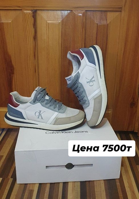 Продам спортивную обувь