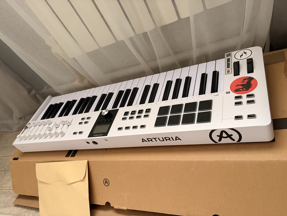 MIDI-клавиатура Arturia Keylab Essential 49 MK3