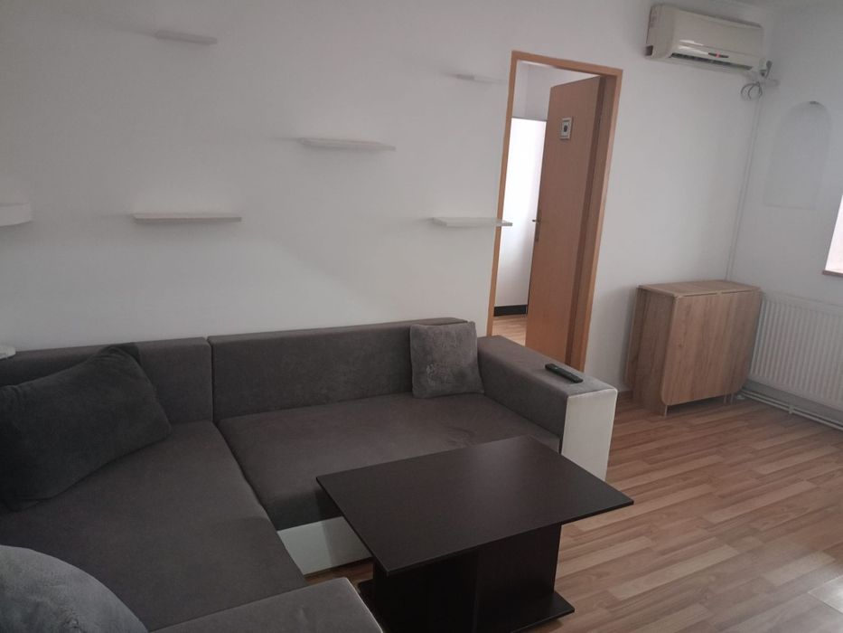 Închiriez apartament 2 camere central