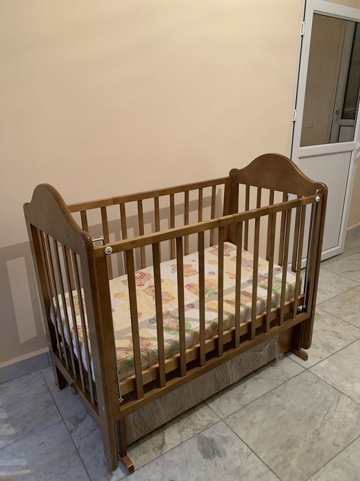 Деревянная детская кровать