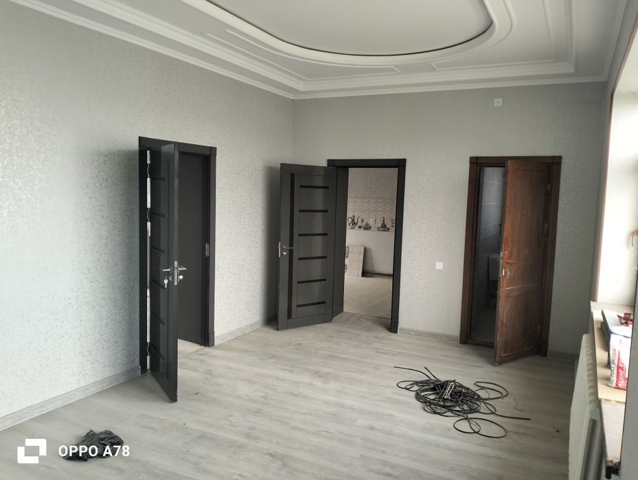 Yangi qurilgan xovli uy sotiladi