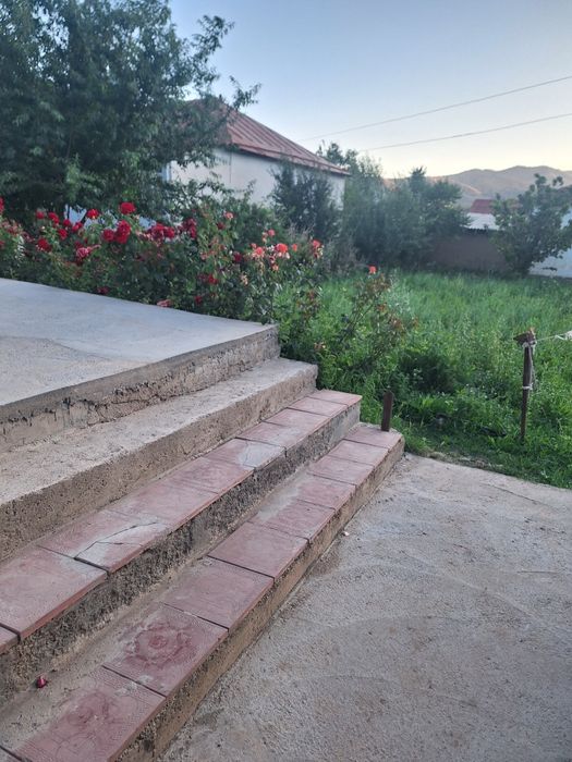 Uy sotiladi Qoramozor uch bog'da