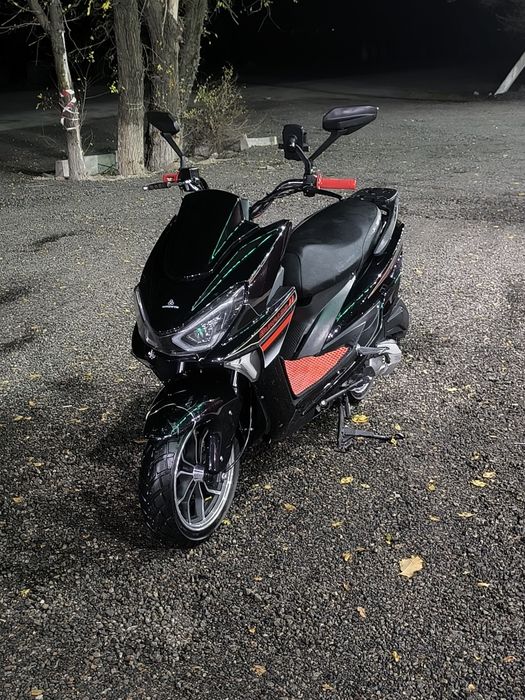 Макси скутер мопед