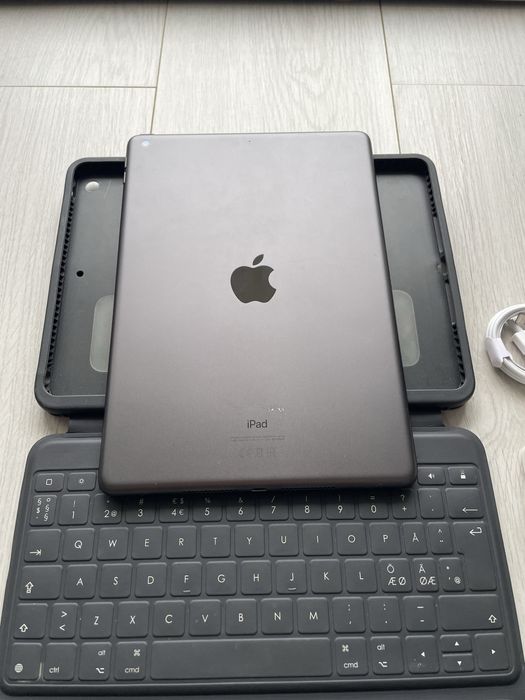 • Ipad •  Gen 9  •  10.2” •