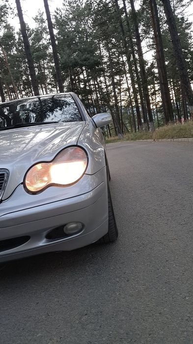 Vând Mercedes C200