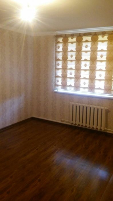 Продам спутник2 3ком 1этаж 2этажки с ремонтом дом деревянный