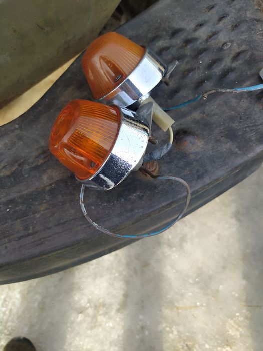 Продам поворотники.