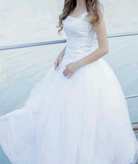 Vand rochie de mireasa S-M