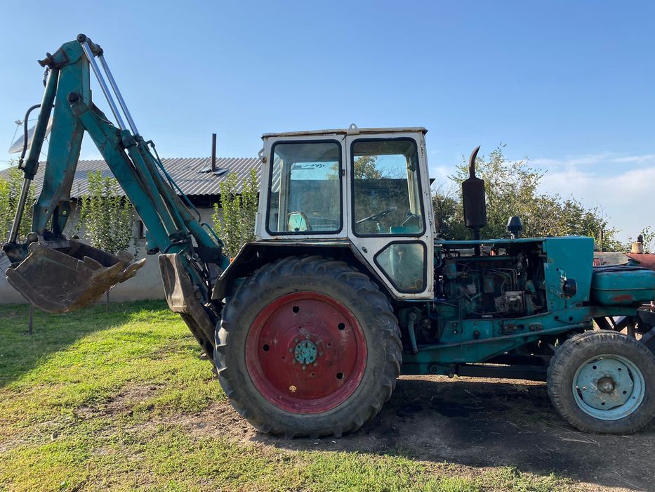 Срочно продам трактор