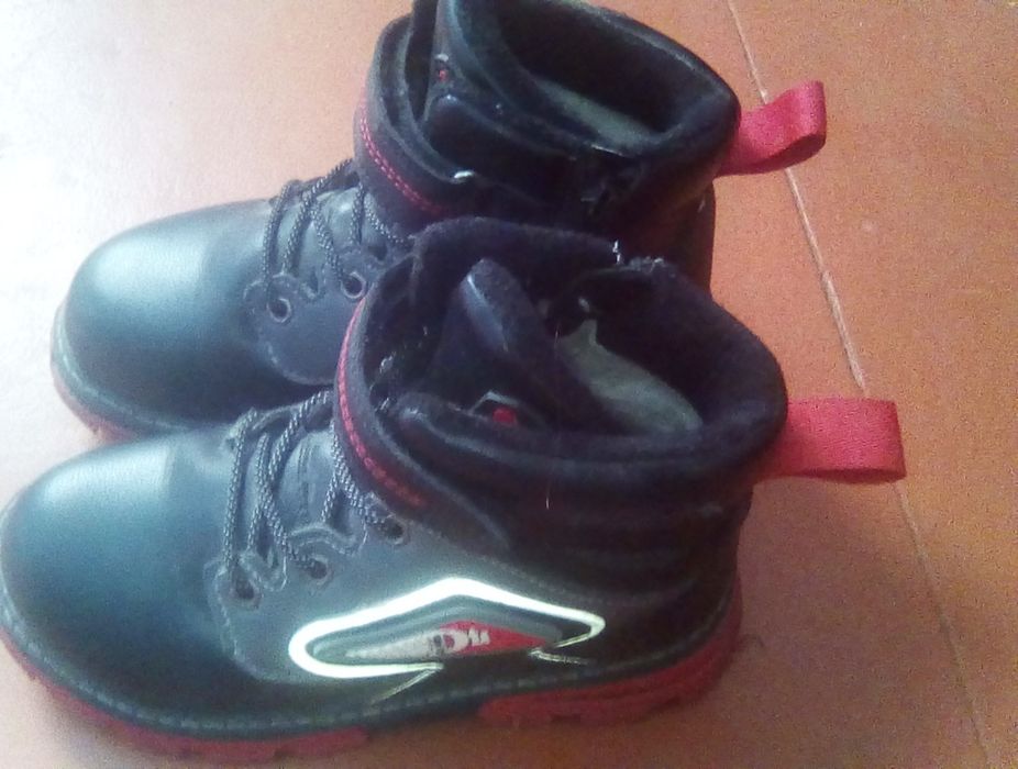 Продам ботинки детские