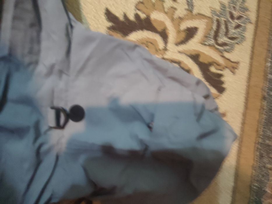 Jacheta anti ploaie și vant