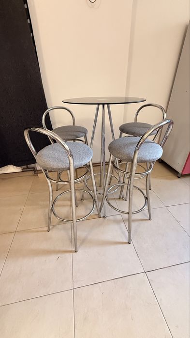 Set masa si 4 scaune pentru bar