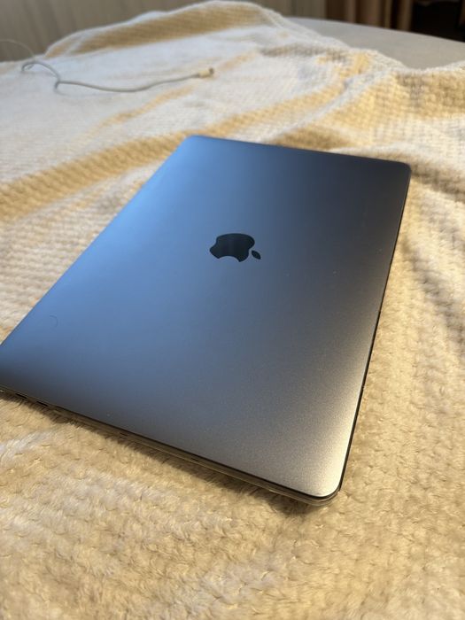 MacBook Pro 13” 2019 | Touchbar, Intel I5, 8Gb RAM, 256Gb SSD