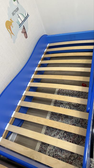 Детская кровать (машинка)