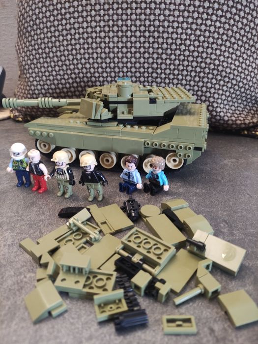 Лего Танк с человечками