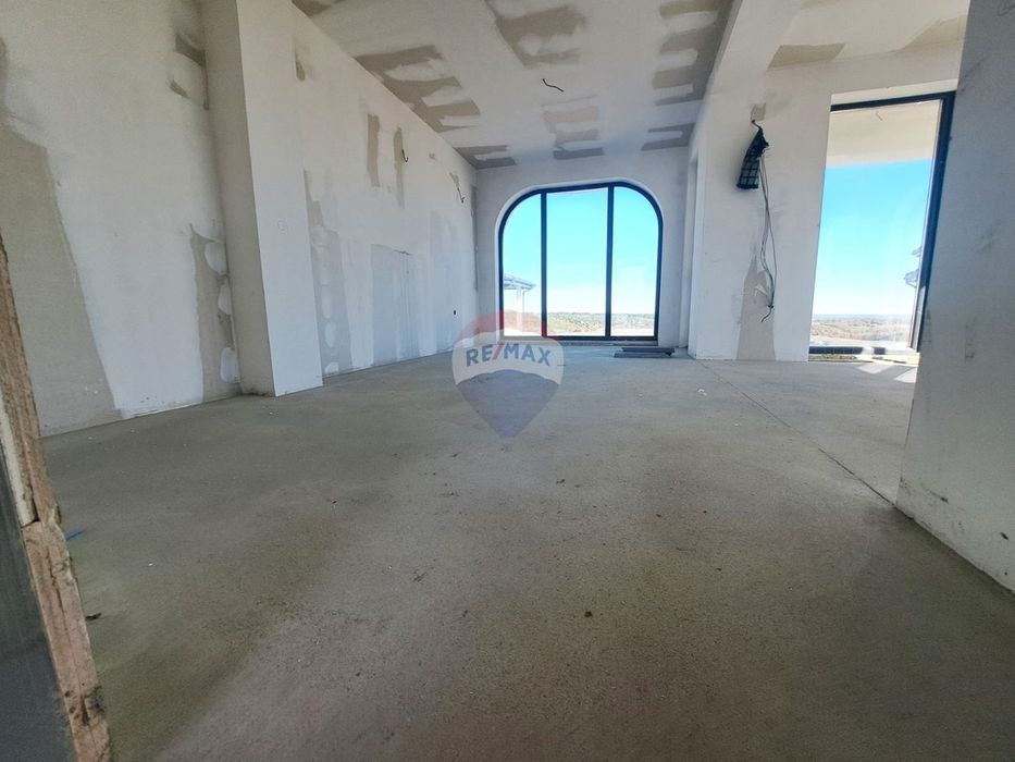 Фамилна двуетажна къща за продажба, с.Кичево, обл.Варна, ЙГ