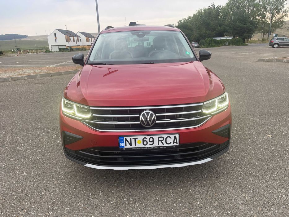 VOLKSWAGEN Tiguan