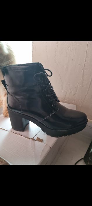 Туфли на танкетке