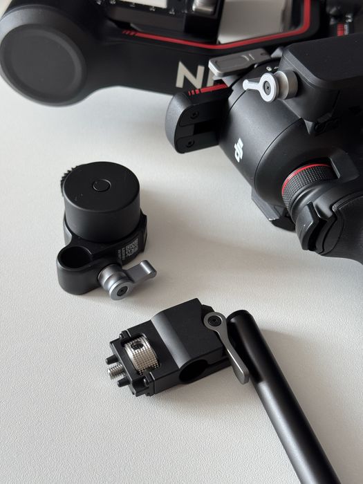 Электронный стабилизатор DJI RS 3 Combo