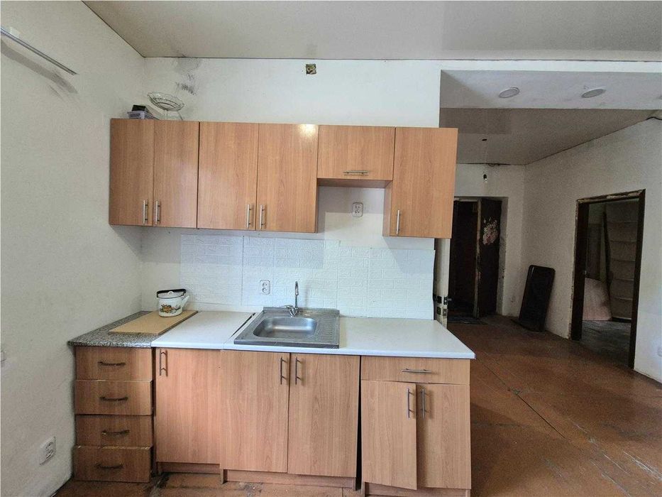 Продам 3 комн студию  болгарского типа в старом городе,