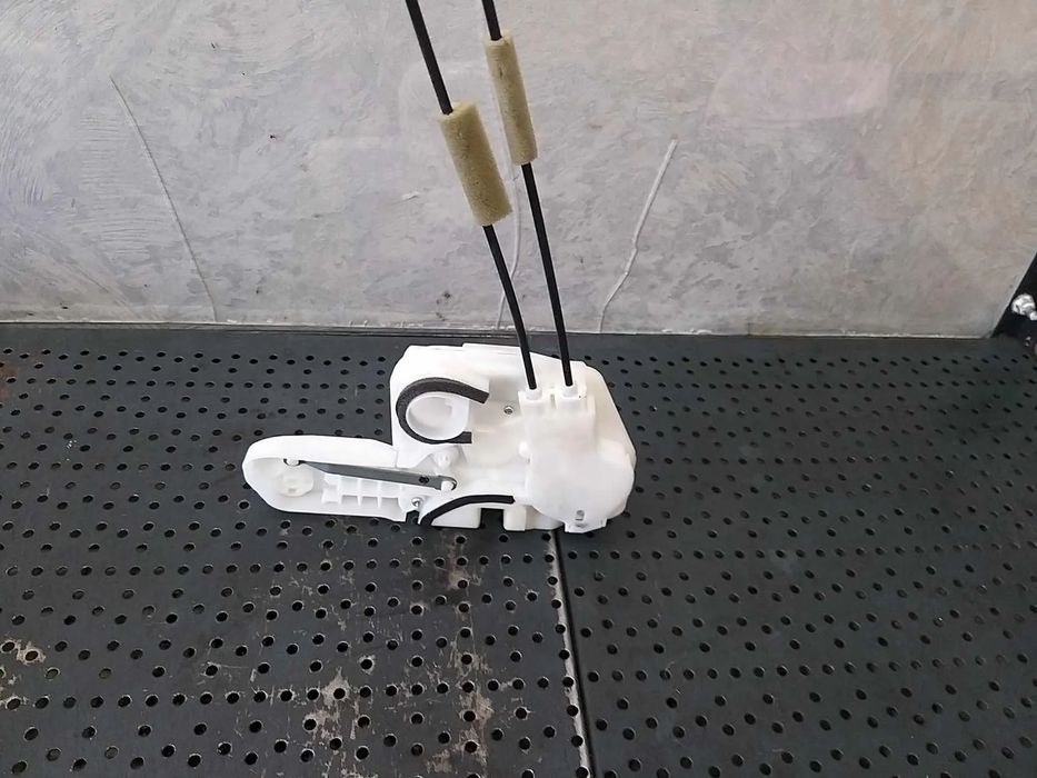 Broasca usa stanga fata mitsubishi asx